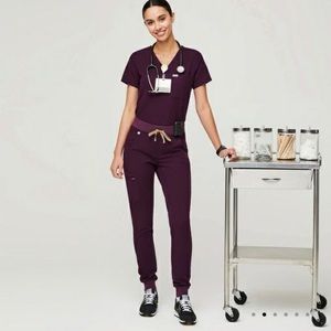 FIGS SCRUB TOP